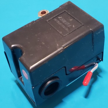 Автоматика компресора 220В 1 вихід важіль включення, та переднім під трубку