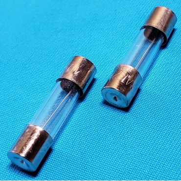 Запобіжник - скло (5 x 20 мм) 12 A Daier Запобіжник - скло (5 x 20 мм) 12 A Daier